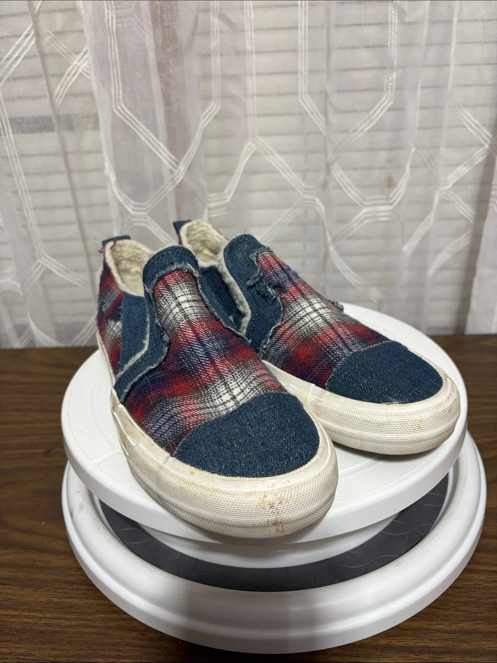 Gypsy Jazz ladies 8 Plaid Slip-On Sneakers in Red & Blue